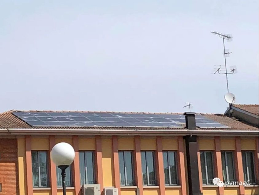 Quantus grando grandines systema photovoltaicum laedere potest?