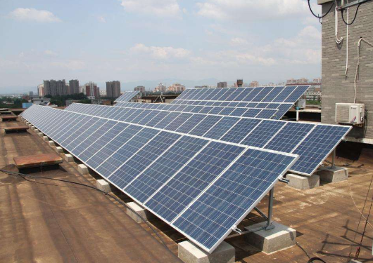 Cur stationes photovoltaicae ad meliorem inclinationem angulum institui debent?